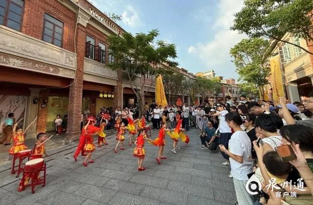 快来！好看好玩好吃！就在中山南路……