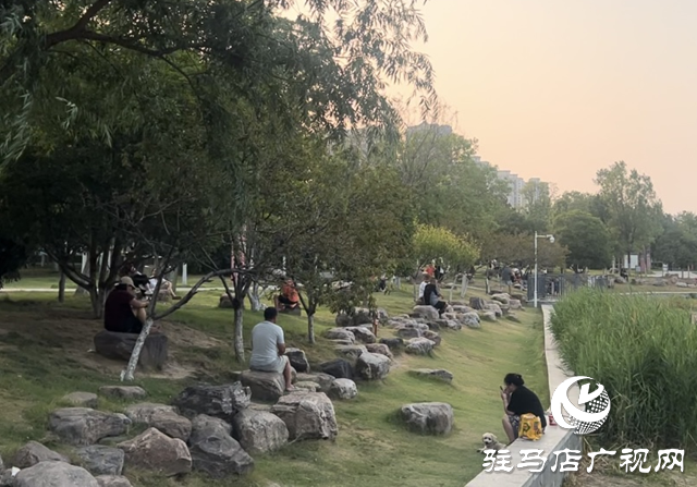 驻马店开源公园成为市民避暑纳凉的首选之地