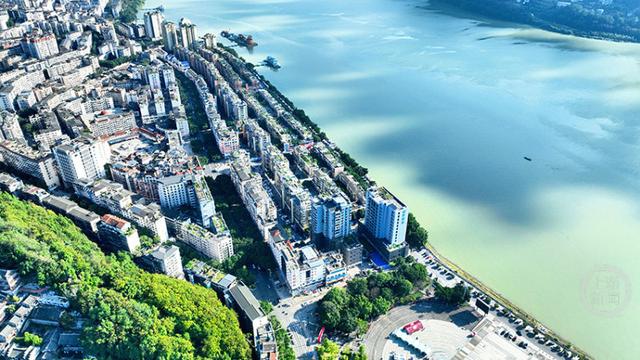 重庆云阳：高峡出平湖 风景美如画