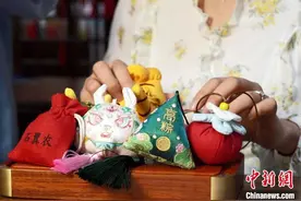 别样端午于徽州：古法香囊配衣冠 臭鳜鱼粽受青睐图片