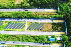芜合高速建成投用两个光伏电站图片