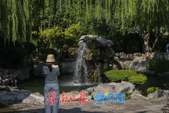 一年四季 泉在济南丨泉水欢腾！“月牙飞瀑”景观进入高光时刻