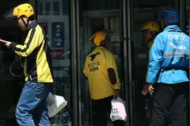 给骑手缴社保为什么这么难？图片