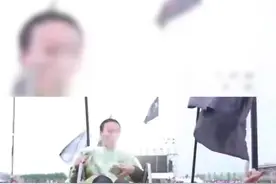 音乐节上“轮椅男孩”被高高举起，网友：就像无数个“余华”举起了“铁生”图片