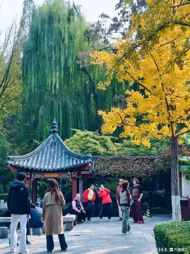 金秋时节的五龙潭