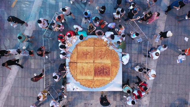 10米巨型月饼、低空飞行瞰洞庭！湖南汉寿端出“国庆・中秋”双节文旅盛宴