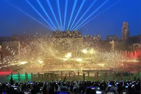 108人！司徒小镇打铁花成功创造吉尼斯世界纪录称号！图片