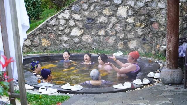 龙里:冬季温泉游逐渐升温