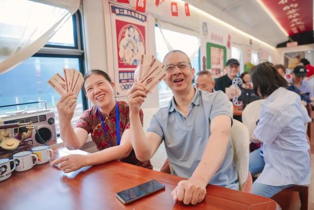 Y359次，一张票管吃管喝管玩，还能洗澡！？