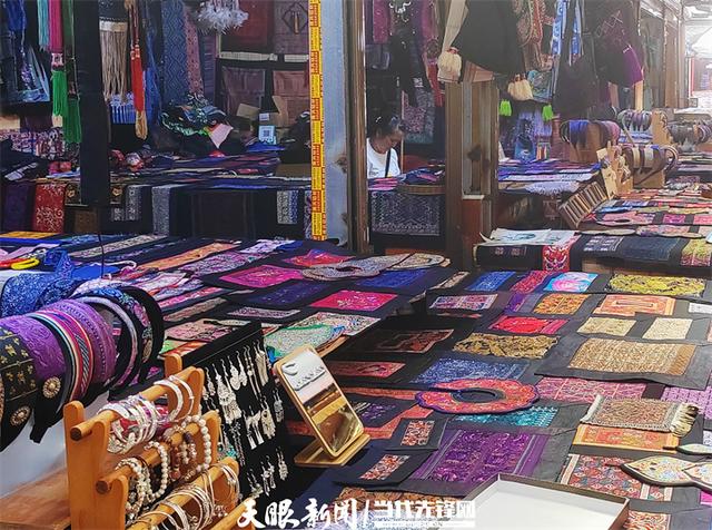 白天“淘”好物  夜晚赏“村T”，这个集市真好玩！