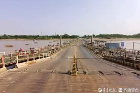 济南泺口黄河浮桥今日开始临时拆除图片