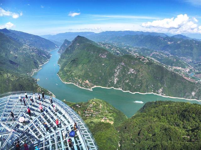 巴东：巫峡秋色引客来