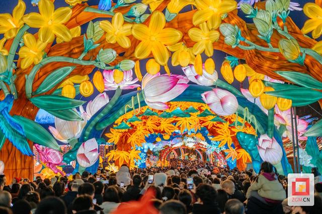 自贡文旅闪耀2025全球熊猫伙伴大会 “盐龙灯”IP获全球来宾瞩目