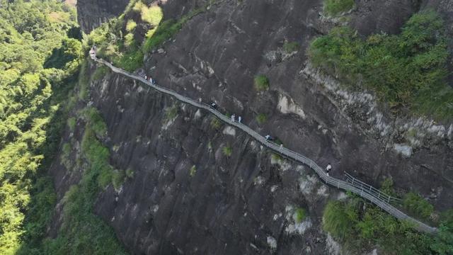 万人同游 乐享仙山 | 龙虎山景区迎万人系列团，人气火爆！