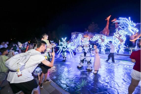 开学季遛娃首选！济南野生动物世界39.9 元起，白 + 黑奇幻旅程等你来探秘