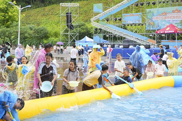 兴义阳光谷泼水节：点燃夏日激情 共赴清凉之约