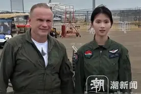 俄罗斯传奇试飞员，与中国女飞行员徐枫灿合影！网友：巾帼不让须眉图片