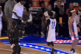 打篮球时，王鹤棣为什么要和队友撞胸？图片