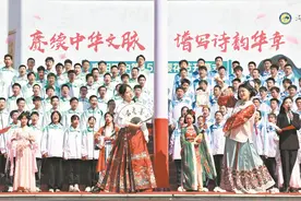 襄阳四中樱花节开幕图片