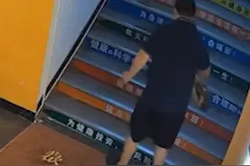 男子健身房楼梯倒机油多人摔伤？店主：已报警，其称噪音扰民图片