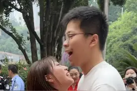 拥抱、落泪、守护、祝福……高考考场外，有这些暖心故事图片