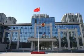 老人将一套房赠继子，继子未尽赡养义务，法院：撤销赠与合同图片