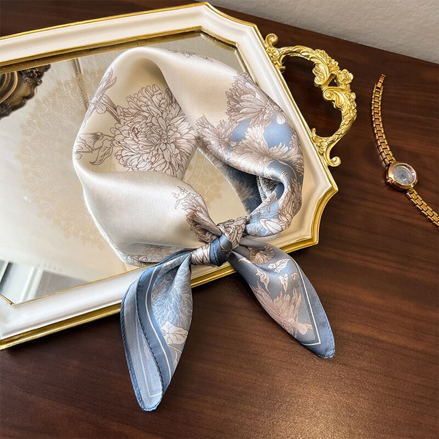 用一条丝巾，把百元单品穿出千元效果