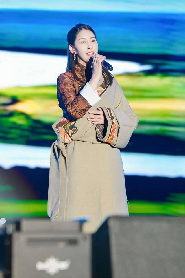 赛马、骑射、音乐燃动草原 第八届红原大草原雅克音乐季启幕