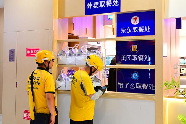 传 GPT-5 将在 8 月初发布；马斯克转发懂车帝辅助驾驶测试；腾讯股价创四年来新高｜极客早知道