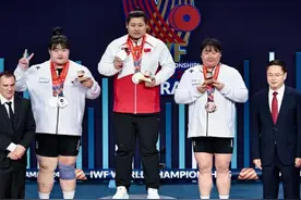 巴林举重世锦赛李闫破世界纪录揽三金图片