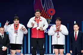 巴林举重世锦赛李闫破世界纪录揽三金图片