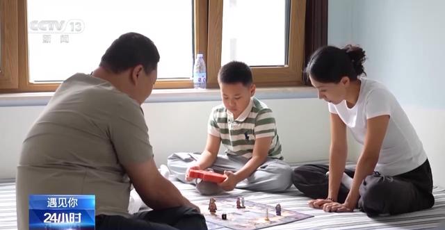 遇见你丨勇敢又机智 8岁“小孩儿哥”电梯遇险沉稳自救获点赞