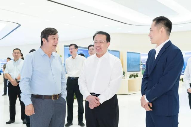 持续打造链接全球创新要素的产业高地、驱动未来产业的创新策源地！龚正调研青浦区