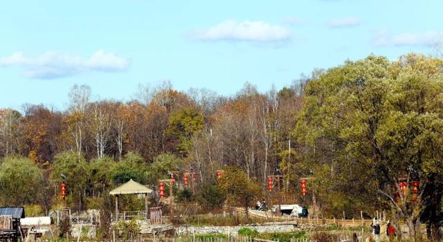 省媒看白山 | 吉林日报：秋色浸染百年村落，长白山腹地“木文化活化石”风光正好