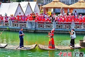桂林阳朔县百人唱响山歌 喜迎广西“三月三”图片