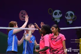 四位乌干达女学生的尤伯杯图片