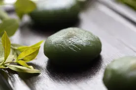 一口解馋，三口伤胃！糯叽叽的青团应该怎么吃图片