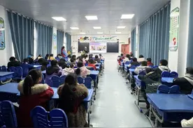 庐江二中携手多方力量走进店桥小学，机器人“小飞”点燃乡村学子AI梦想图片