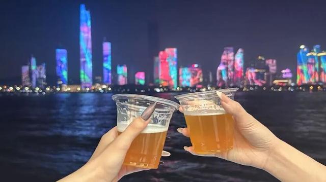 夜游浮山湾 | 乘船逐月，一夜双境，捕捉“城市月”与“海上银河”！