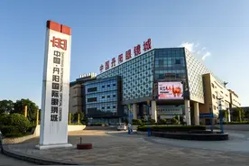 “强县兴业”一线观察（二）丨不足百万人口县级市何以成全球眼镜“销冠”——直击江苏丹阳产业蜕变图片
