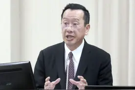解放军进入台12海里海空域可下令行使“自卫权”？台防务部门负责人言论挨批！图片