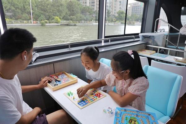 苏州河“90年代旧时光号”启航！游船变身移动城市记忆馆