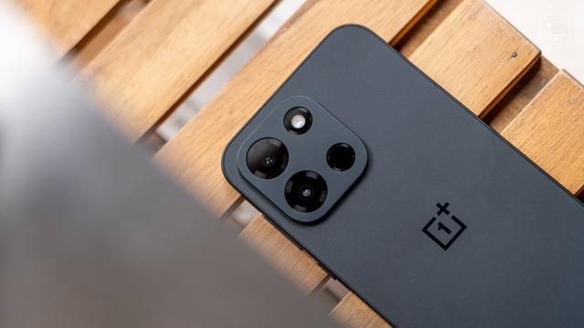 一加 Turbo 6 体验：9000mAh 大电池配 27W 反向快充	，能打电话、打游戏的充电宝