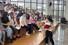 浙江德清县新市镇“健康直通车”开进工会驿站图片