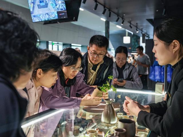 新时代中国调研行之文化中华｜文物的“新展厅”：三星堆文创潮玩的出圈密码