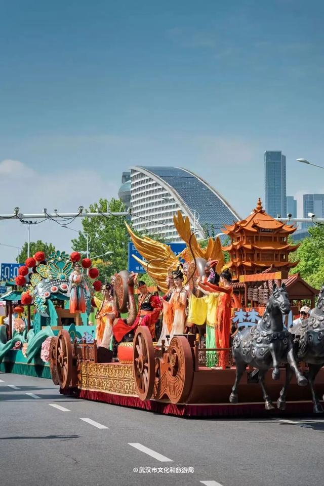 国庆免费看！2025花车城市大巡游来了！巡游线路+最佳观赏点位→