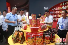 广西柳州螺蛳粉“官宣”英文名 保留“原汁原味”图片