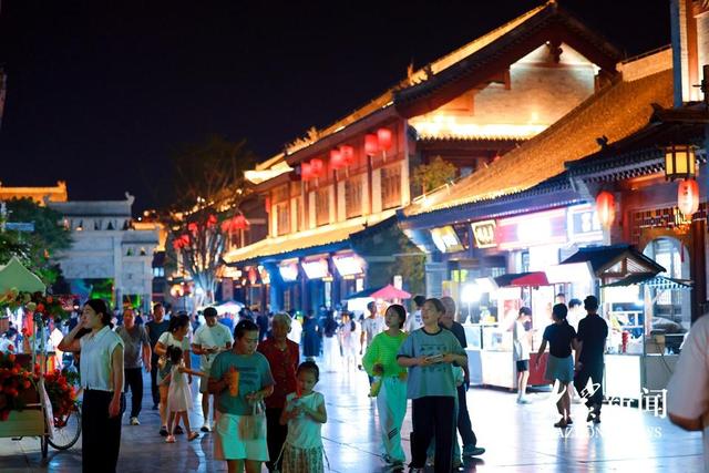 古城夜经济，激发消费活力