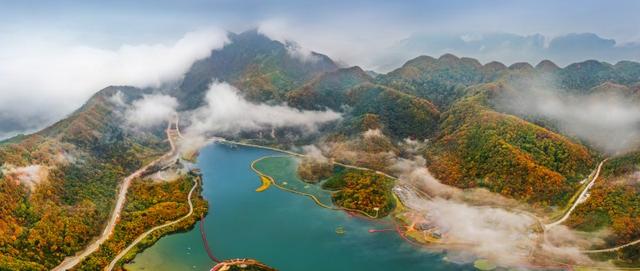 广元群山红叶如霞似火 迎八方来客尊享独有的秋韵与风情