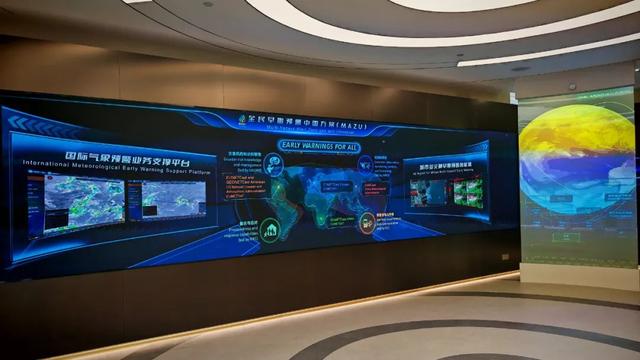 走，看中阿博览会去！象象：相中了这个“会客厅”，想去……